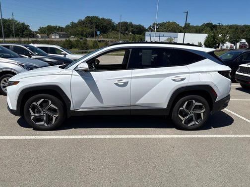 White 2022 Hyundai TUCSON Limited