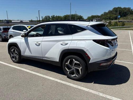 White 2022 Hyundai TUCSON Limited