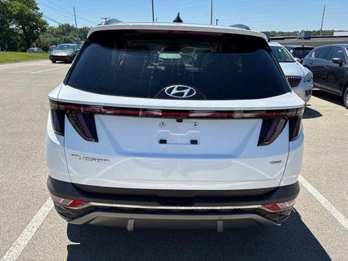 White 2022 Hyundai TUCSON Limited