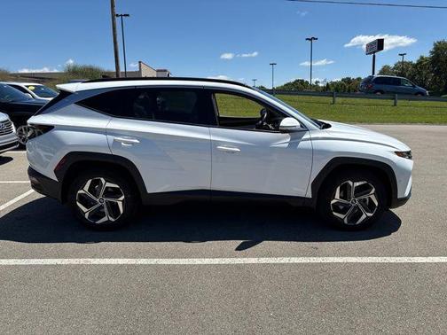 White 2022 Hyundai TUCSON Limited