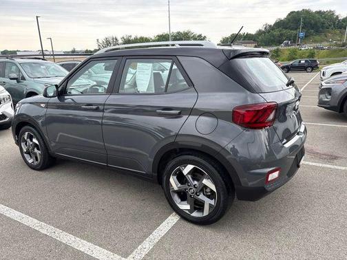 Ecotronic Gray w/Black Roof 2025 Hyundai VENUE Limited