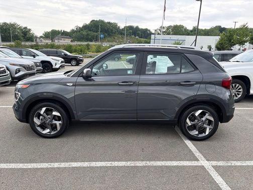 Ecotronic Gray w/Black Roof 2025 Hyundai VENUE Limited