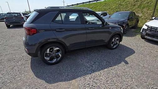 Ecotronic Gray w/Black Roof 2025 Hyundai VENUE Limited
