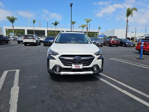 Crystal White Pearl 2025 Subaru Outback Touring XT