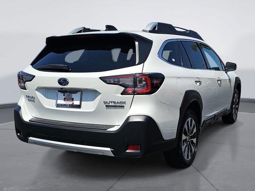 Crystal White Pearl 2025 Subaru Outback Touring XT