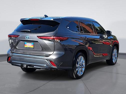 2022 Toyota Highlander Hybrid Limited