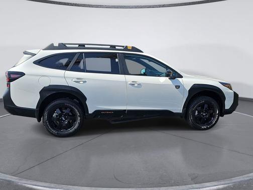 Crystal White Pearl 2024 Subaru Outback Wilderness