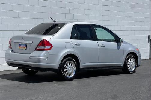 2009 Nissan Versa 1.8 S