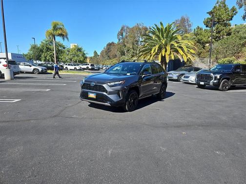 2024 Toyota RAV4 Hybrid SE