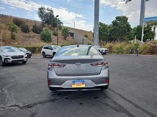 2018 Hyundai SONATA Hybrid Limited