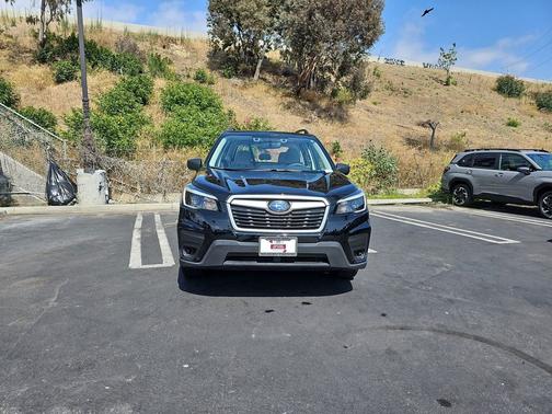 Crystal Black Silica 2021 Subaru Forester Base