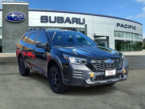 Crystal Black Silica 2023 Subaru Outback Wilderness