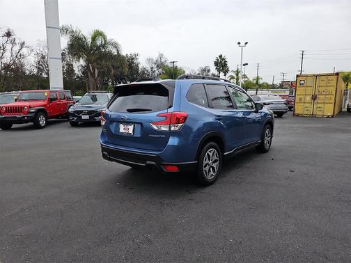 2024 Subaru Forester Premium