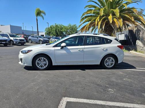 Crystal White Pearl 2018 Subaru Impreza 2.0i Premium