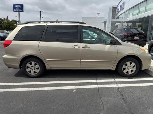 2004 Toyota Sienna LE