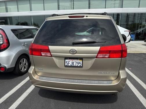 2004 Toyota Sienna LE