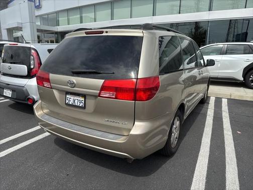 2004 Toyota Sienna LE