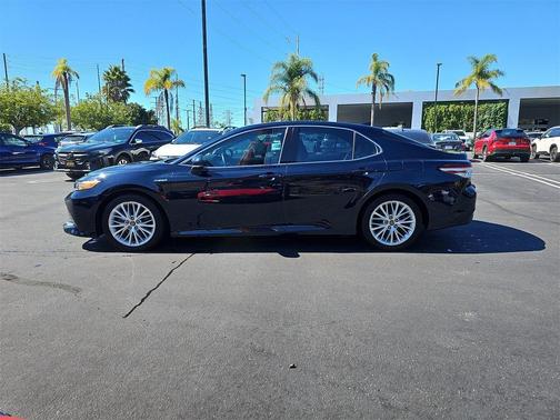2019 Toyota Camry Hybrid XLE