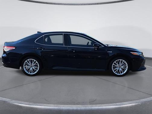 2019 Toyota Camry Hybrid XLE