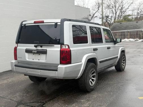 2006 Jeep Commander Base