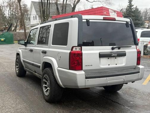 2006 Jeep Commander Base