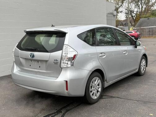 2012 Toyota Prius v Five