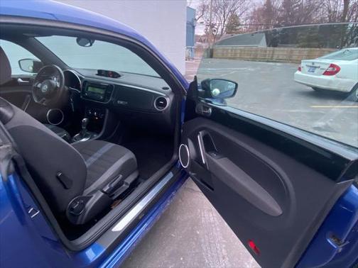 2012 Volkswagen Beetle Base