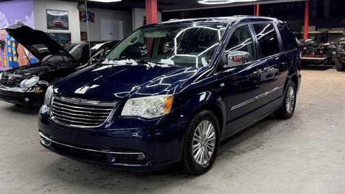 2014 Chrysler Town & Country Touring-L