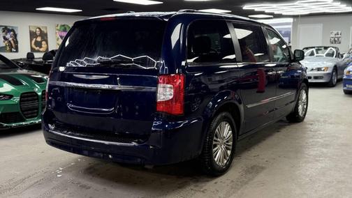 2014 Chrysler Town & Country Touring-L