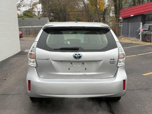 2012 Toyota Prius v Five