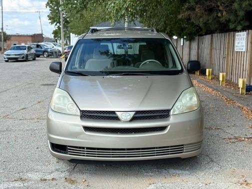 2004 Toyota Sienna LE