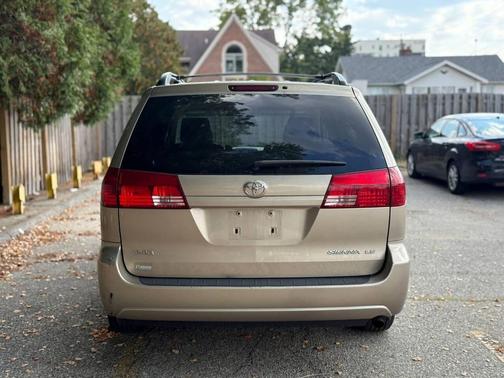 2004 Toyota Sienna LE