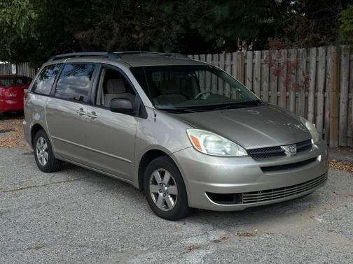 2004 Toyota Sienna LE
