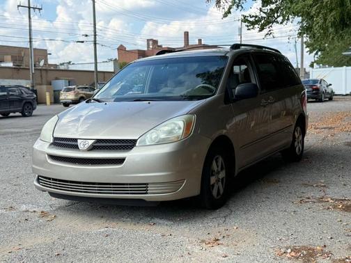 2004 Toyota Sienna LE