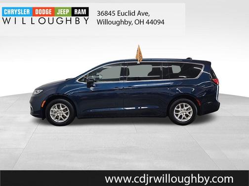 Fathom Blue Pearlcoat 2025 Chrysler Pacifica Select