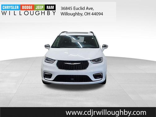 Bright White Clearcoat 2022 Chrysler Pacifica Limited