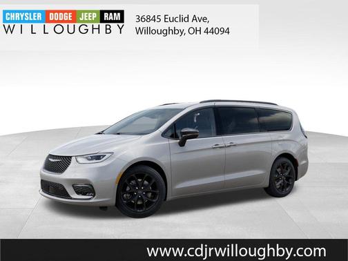 Silver Mist Clearcoat 2026 Chrysler Pacifica Select