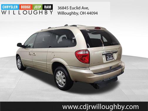 Linen Gold Pearl Metallic 2006 Chrysler Town & Country Limited