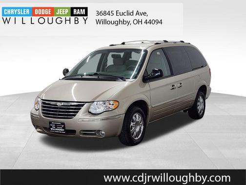 Linen Gold Pearl Metallic 2006 Chrysler Town & Country Limited