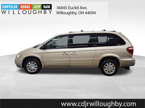 Linen Gold Pearl Metallic 2006 Chrysler Town & Country Limited
