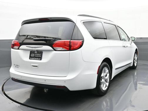 Bright White Clearcoat 2017 Chrysler Pacifica Touring-L