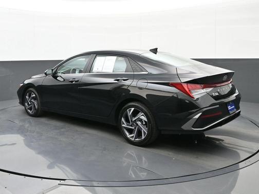 2025 Hyundai ELANTRA SEL