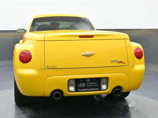 2004 Chevrolet SSR Base