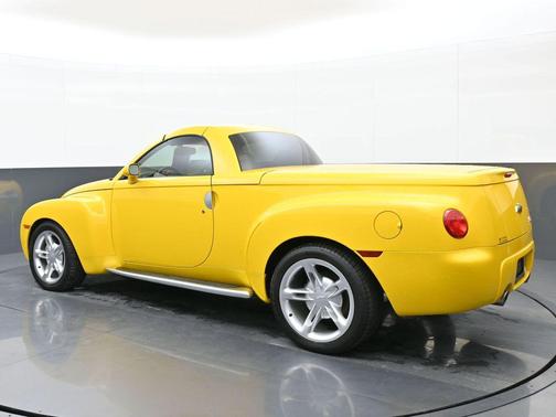 2004 Chevrolet SSR Base