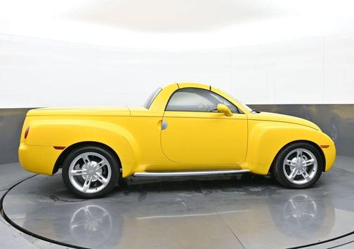 2004 Chevrolet SSR Base