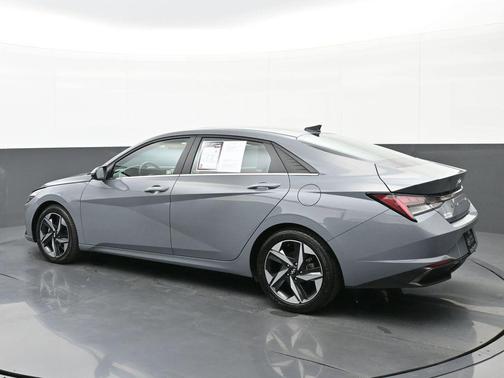 2022 Hyundai ELANTRA Limited