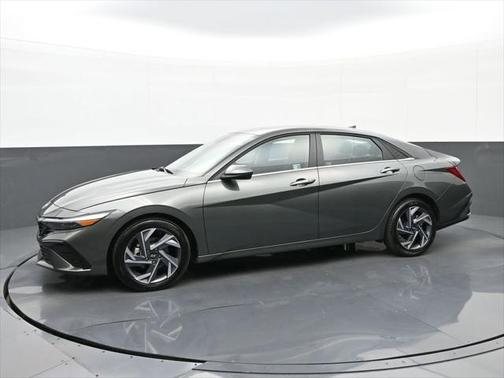 2025 Hyundai ELANTRA SEL