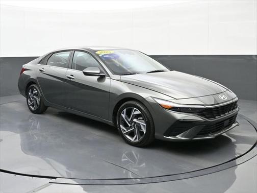 2025 Hyundai ELANTRA SEL