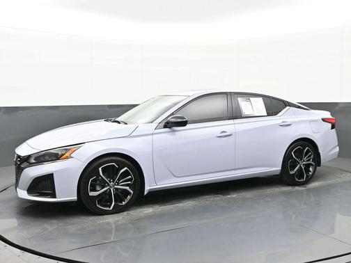 2023 Nissan Altima SR FWD