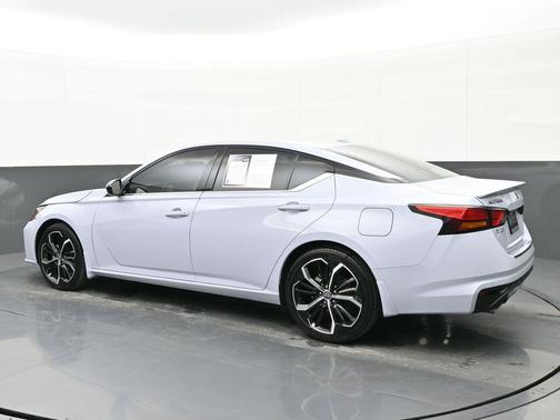 2023 Nissan Altima SR FWD